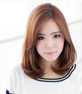 女生中长内扣梨花头发型图片 女生三七分中长内扣梨花头发型