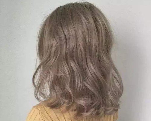 冬天女生染深灰亚麻色头发显白吗? 冬季女生流行显白的染发颜色