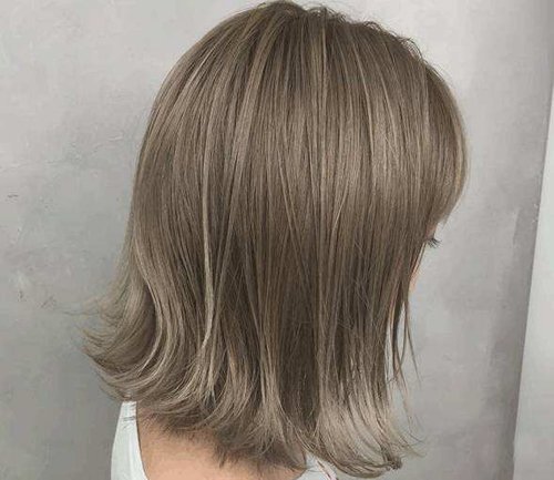 冬天女生染深灰亚麻色头发显白吗? 冬季女生流行显白的染发颜色