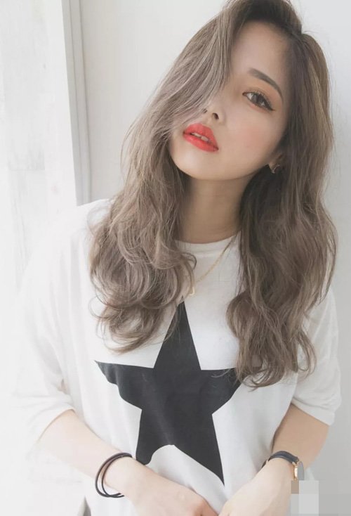 2023流行什么样的发型 女生最迷人的长卷发设计