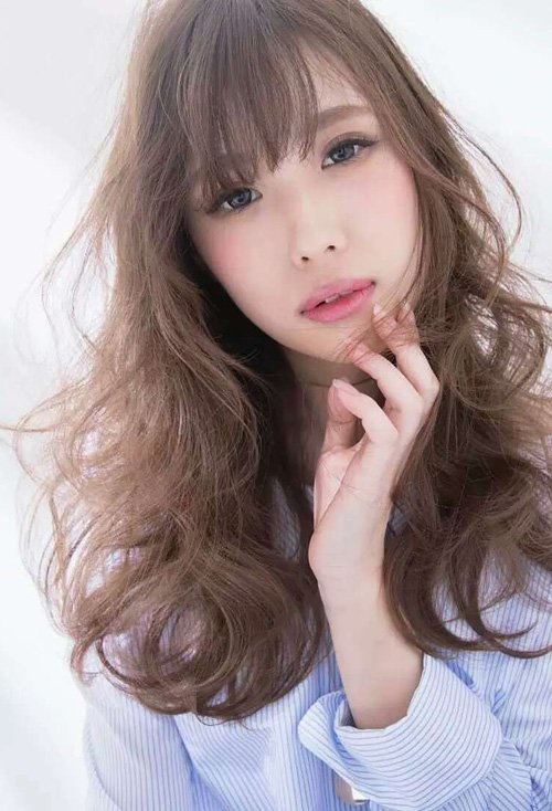 2023流行什么样的发型 女生最迷人的长卷发设计