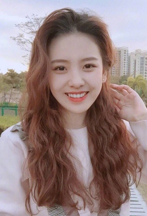 2023流行什么样的发型 女生最迷人的长卷发设计
