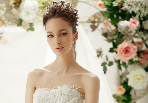 6款欧美新娘浪漫高贵盘发，搭配婚纱圣洁浪漫，婚期将至的你借鉴