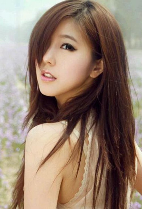 18岁女生剪哪些刘海好看 精致迷人的女生长直发