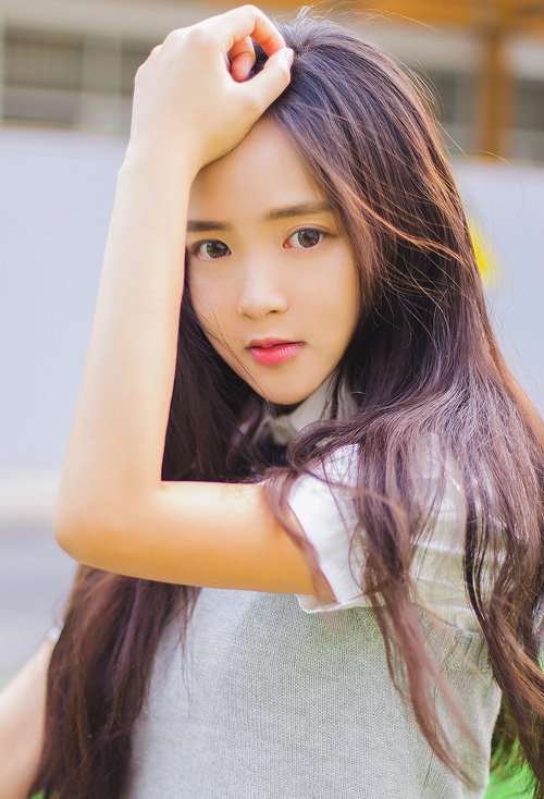 18岁女生剪哪些刘海好看 精致迷人的女生长直发