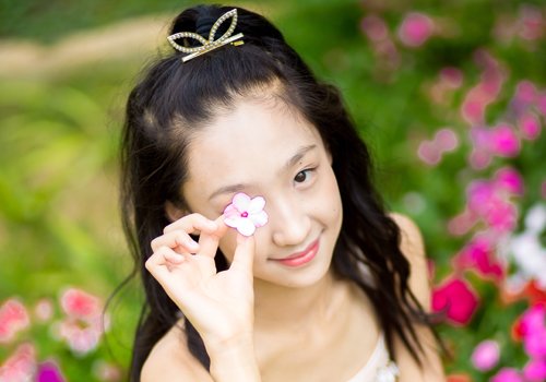 10岁女孩适合拍照的扎发 春夏给女儿扎这几款发型怎么拍都漂亮