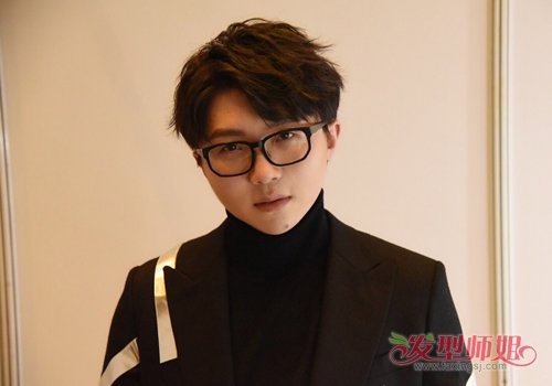 脸大的男生如何选短发？ 注意这几点就行啦！ 大脸男生最新修颜刘海短发设计