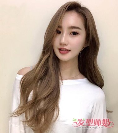 日常向卷发梳法小技巧 越贴近自然卷散发越能展现魅力
