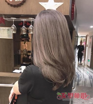 日常向卷发梳法小技巧 越贴近自然卷散发越能展现魅力