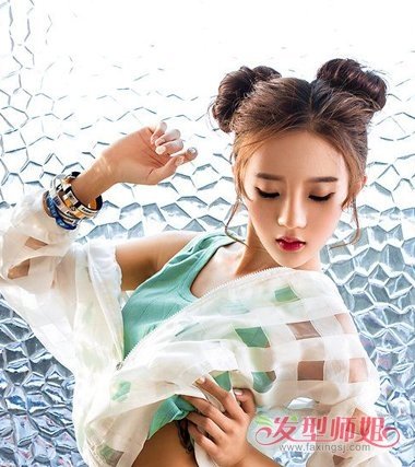 烫发盘发图片及步骤 在家简单盘发图解烫发