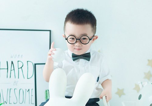 小儿理发也要看脸型 1岁男宝宝可爱百变超短发设计 妈妈：真帅