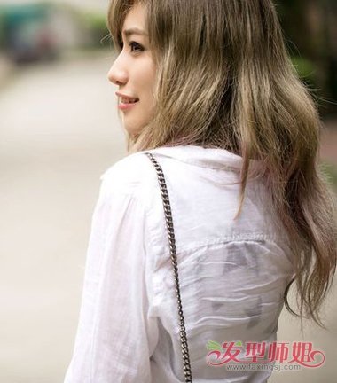 怎样梳烫发更好看 梳起来漂亮的烫发