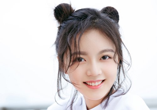 教你扎显脸小的丸子头，随你怎么玩都不乱，大脸女生值得借鉴