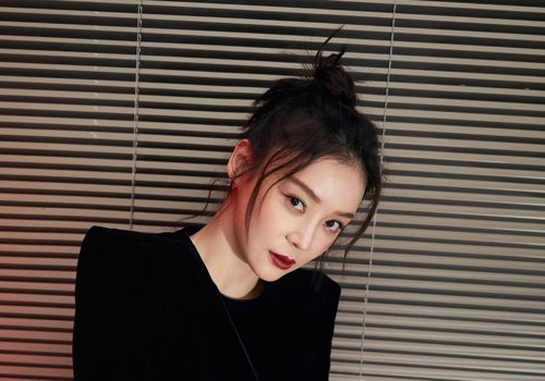 教你扎显脸小的丸子头，随你怎么玩都不乱，大脸女生值得借鉴