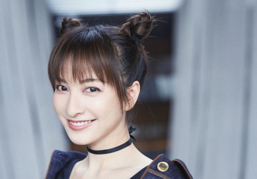 教你扎显脸小的丸子头，随你怎么玩都不乱，大脸女生值得借鉴