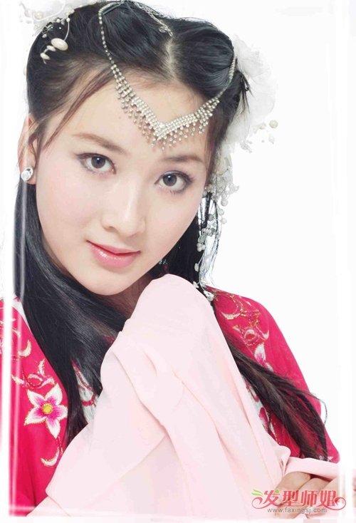 古典美半扎盘发打造出百变风 中国古代女子扎婉约文静美发