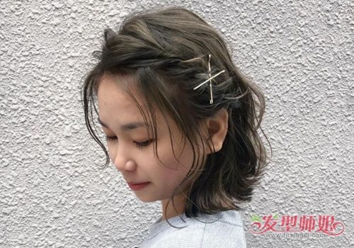 24短发女生流行扎发发型简单又美腻 短发女生可以在家自己扎的发型