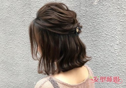 24短发女生流行扎发发型简单又美腻 短发女生可以在家自己扎的发型